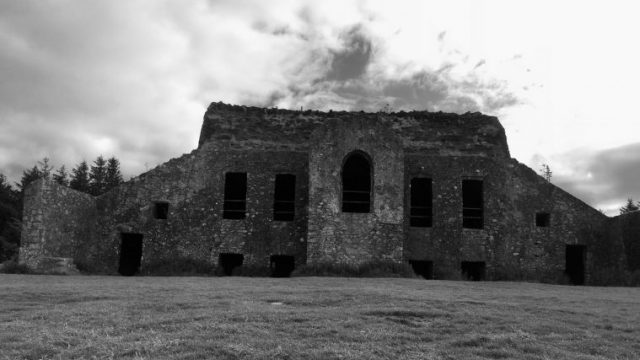 幽霊が出る?!アイルランドの廃墟モンペリエヒルと地獄の火クラブ